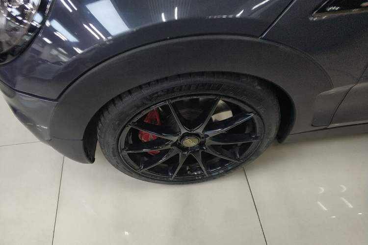 Used MINI Clubman 2016 Revised Version 2.0T COOPER S Geek Edition Left Front Wheel Hub
