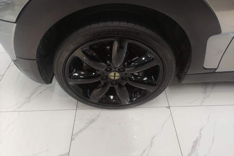 Used MINI Clubman 2016 Revised Version 1.5T COOPER Connoisseur Edition Left Front Wheel Hub