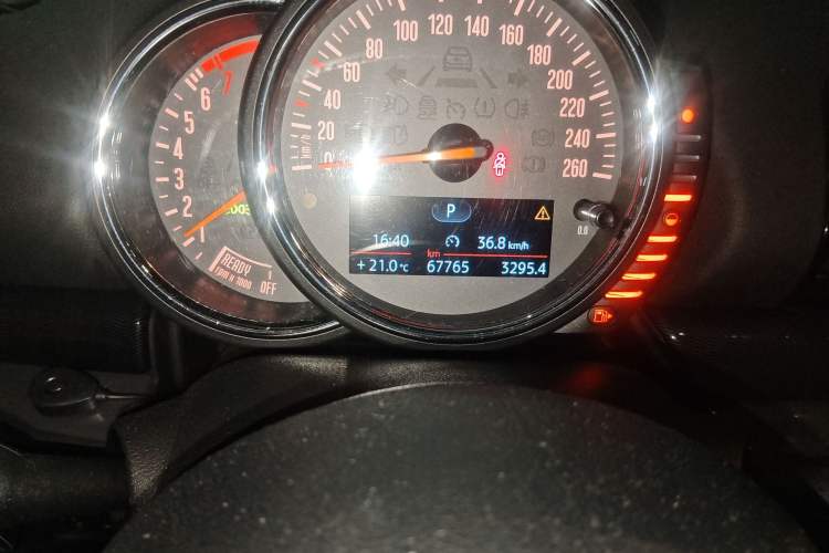 Used MINI Clubman 2016 1.5T COOPER Odometer Close Up