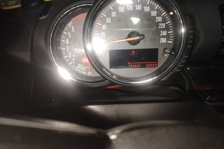 Used MINI Clubman 2016 Revised Version 2.0T COOPER S Connoisseur Edition Odometer Close Up