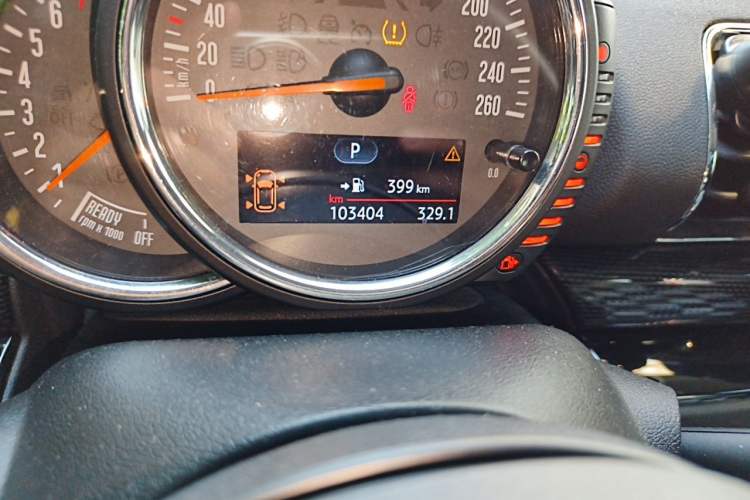 Used MINI Clubman 2016 Revised Version 1.5T COOPER Connoisseur Edition Odometer Close Up