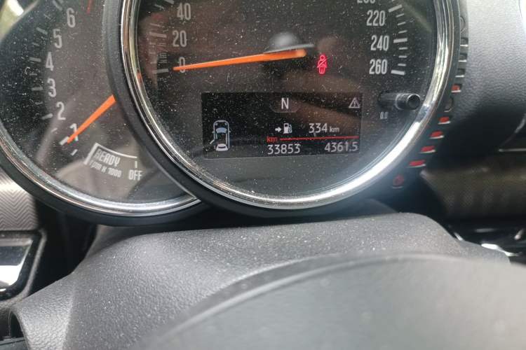 Used MINI Clubman 2016 Revised Version 1.5T COOPER Connoisseur Edition Odometer Close Up