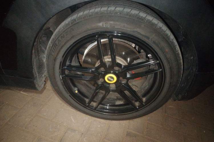 Used MINI Clubman 2016 Revised Version 2.0T COOPER S Connoisseur Edition Right Front Wheel Hub