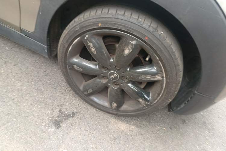 Used MINI Clubman 2016 Revised Version 1.5T COOPER Connoisseur Edition Right Front Wheel Hub