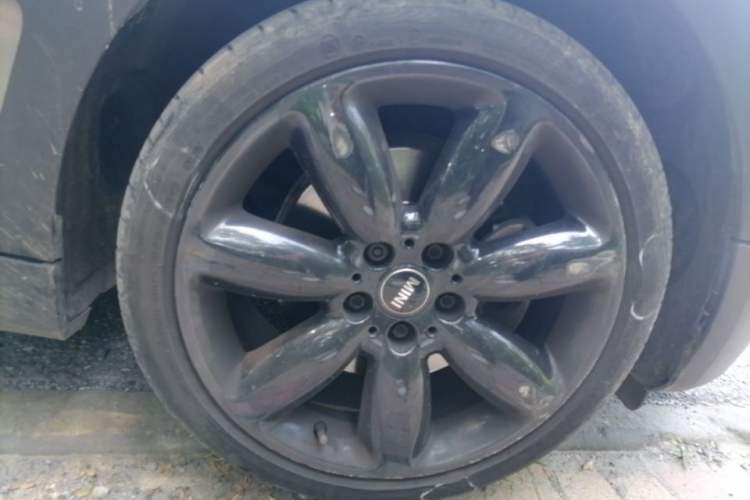 Used MINI Clubman 2016 Revised Version 2.0T COOPER S Geek Edition Right Front Wheel Hub