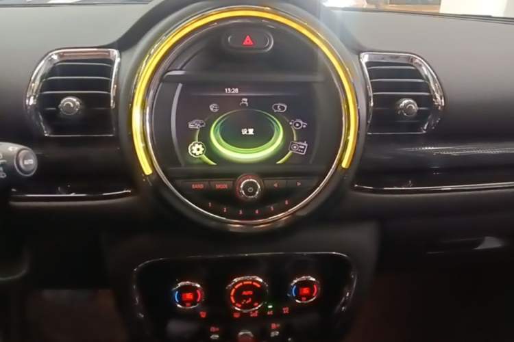 Used MINI Clubman 2016 1.5T COOPER Connoisseur Edition Audio And AC Panel