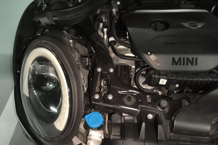 Used MINI Clubman 2016 Revised Version 1.5T COOPER Connoisseur Edition Engine Bay Right