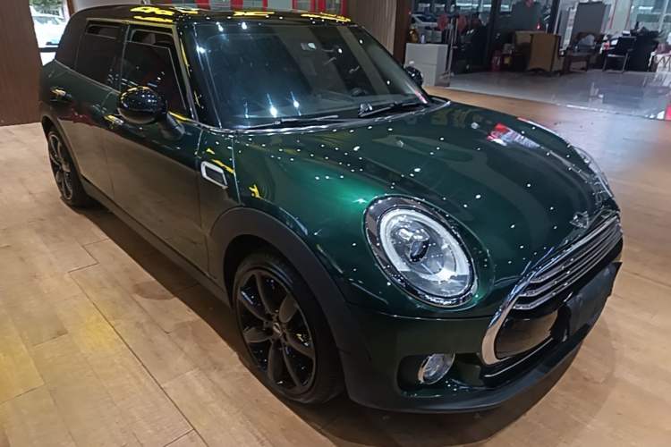Used MINI Clubman 2016 Revised Version 1.5T COOPER Connoisseur Edition Front Right 45 Deg
