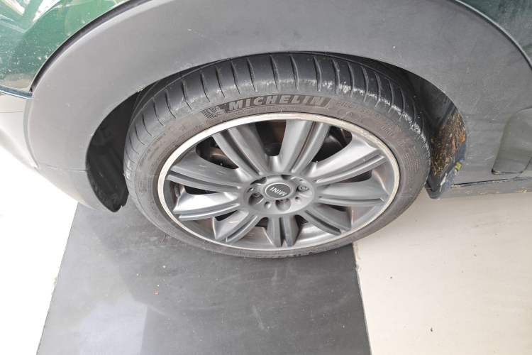 Used MINI Clubman 2016 Revised Version 2.0T COOPER S Connoisseur Edition Left Front Wheel Hub