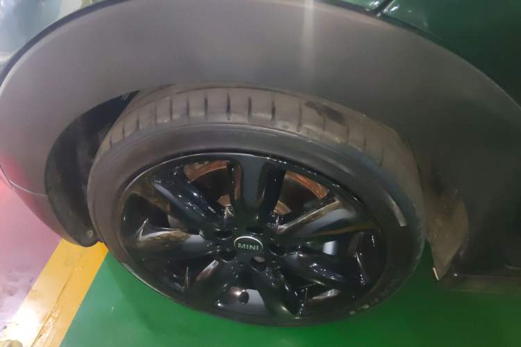 Used MINI Clubman 2016 Revised 2.0T COOPER S Left Front Wheel Hub