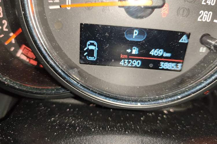 Used MINI Clubman 2016 Updated 1.5T COOPER Geek Edition Odometer Close Up