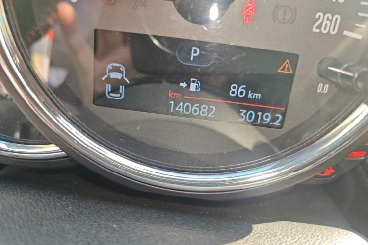 Used MINI Clubman 2016 2.0T COOPER S Odometer Close Up