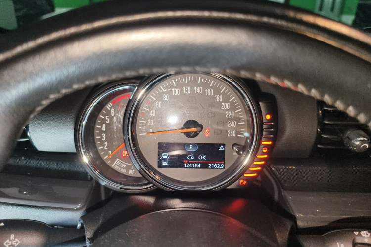 Used MINI Clubman 2016 1.5T COOPER Odometer Close Up