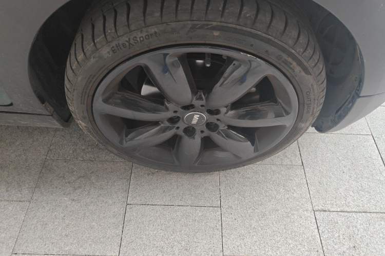 Used MINI Clubman 2016 Revised Version 1.5T COOPER Connoisseur Edition Right Front Wheel Hub