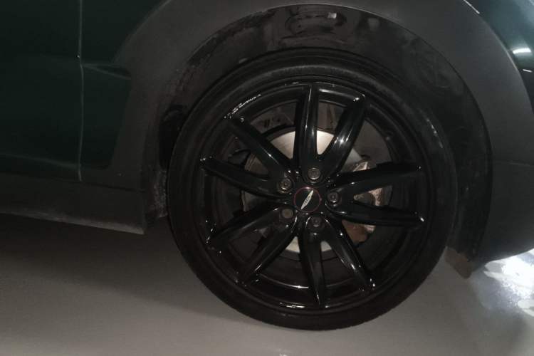 Used MINI Clubman 2016 Revised Version 1.5T COOPER Connoisseur Edition Right Front Wheel Hub
