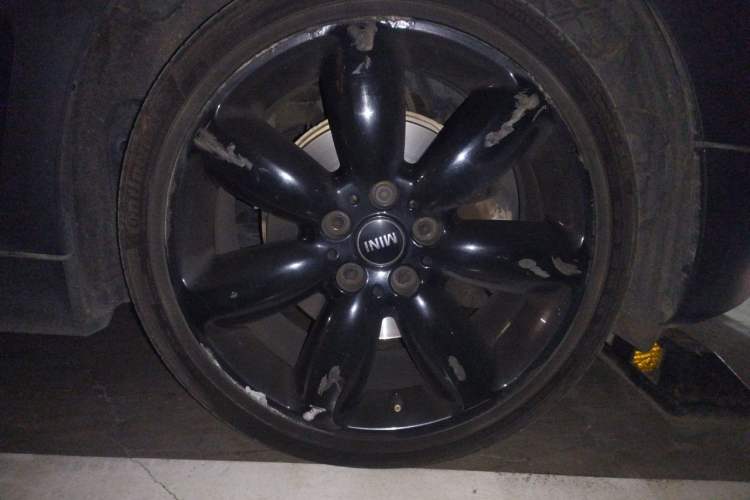 Used MINI Clubman 2016 1.5T COOPER Connoisseur Edition Right Front Wheel Hub
