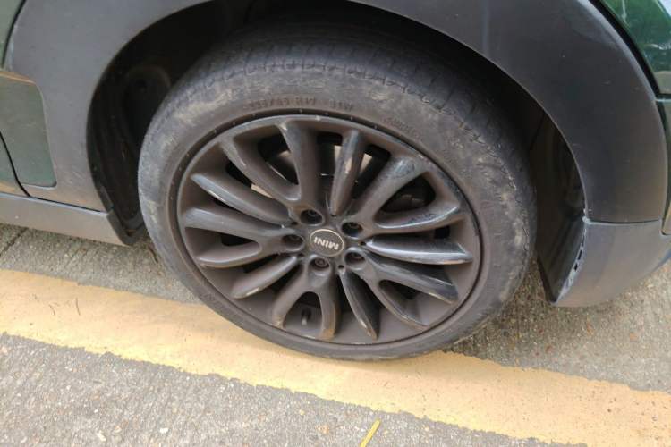 Used MINI Clubman 2016 Revised 1.5T COOPER Right Front Wheel Hub