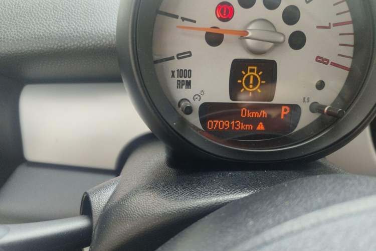 Used MINI Clubman 2016 2.0T COOPER S Geek Edition Odometer Close Up