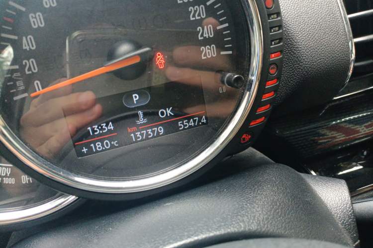 Used MINI Clubman 2016 Revised Version 1.5T COOPER Connoisseur Edition Odometer Close Up
