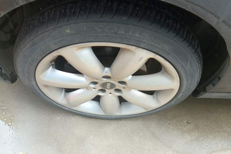 Used MINI Clubman 2016 Revised Version 1.5T COOPER Connoisseur Edition Right Front Wheel Hub