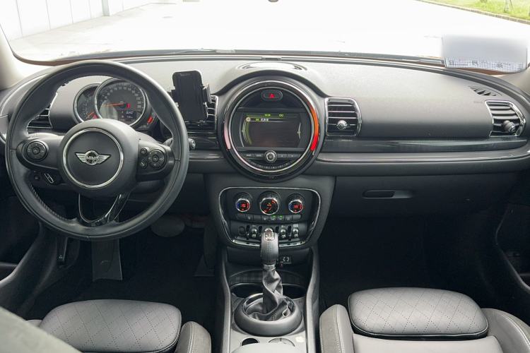 Used MINI Clubman 2016 Revised Version 1.5T COOPER Connoisseur Edition Center Console