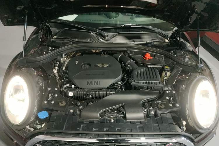 Used MINI Clubman 2016 2.0T COOPER S Engine Bay