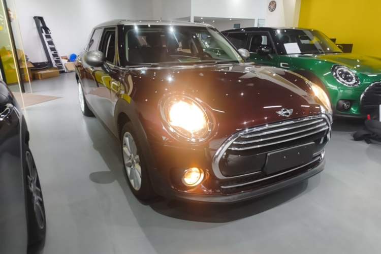 Used MINI Clubman 2016 Revised 1.5T COOPER Front Right 45 Deg