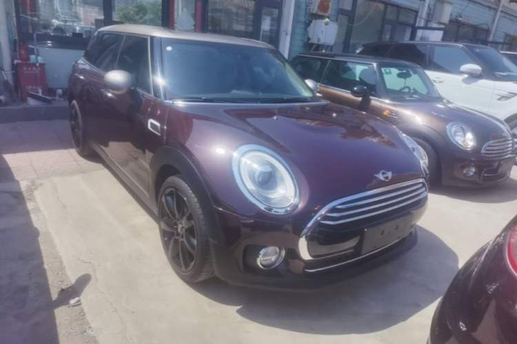 Used MINI Clubman 2016 Revised Version 1.5T COOPER Connoisseur Edition Front Right 45 Deg