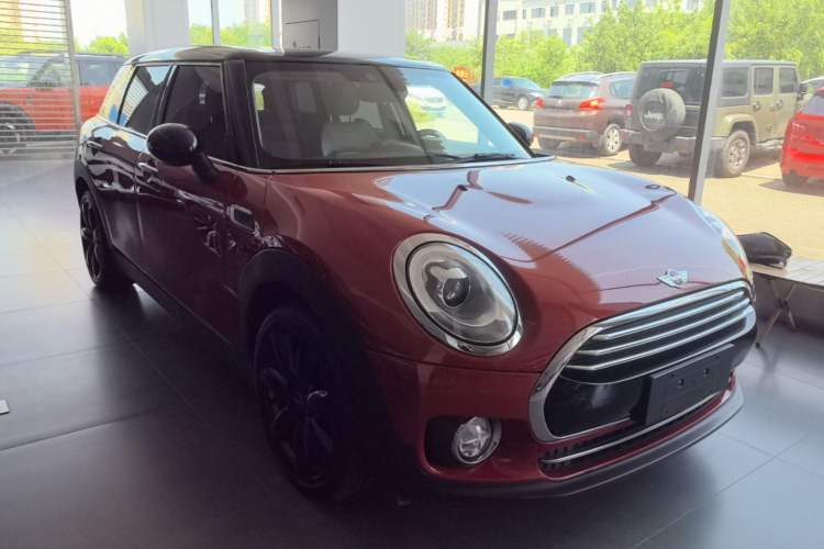 Used MINI Clubman 2016 Revised Version 1.5T COOPER Connoisseur Edition Front Right 45 Deg