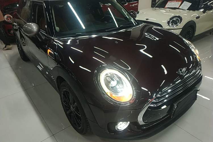 Used MINI Clubman 2016 1.5T COOPER Connoisseur Edition Front Right 45 Deg