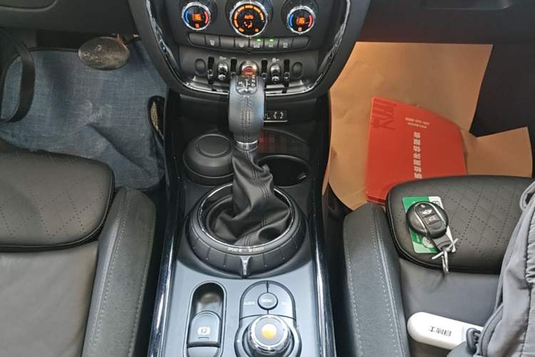 Used MINI Clubman 2016 Revised Version 1.5T COOPER Connoisseur Edition Gear Lever
