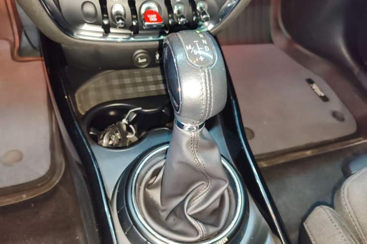Used MINI Clubman 2016 Updated 1.5T COOPER Geek Edition Gear Lever
