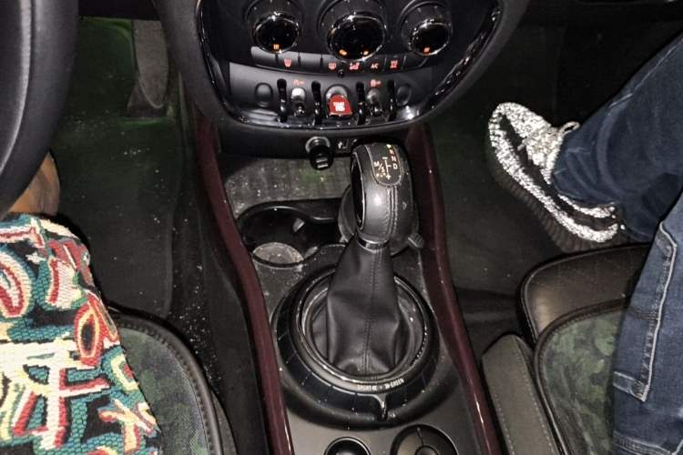 Used MINI Clubman 2016 Revised Version 1.5T COOPER Connoisseur Edition Gear Lever