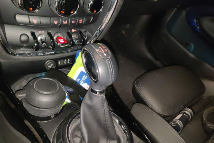 Used MINI Clubman 2016 Revised Version 1.5T COOPER Connoisseur Edition Gear Lever
