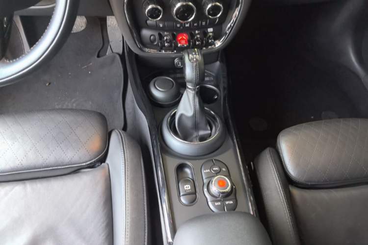 Used MINI Clubman 2016 Revised Version 1.5T COOPER Connoisseur Edition Gear Lever