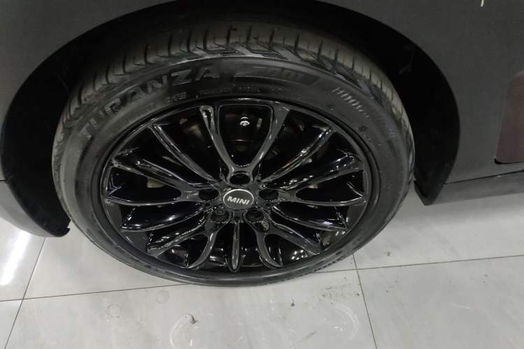 Used MINI Clubman 2016 Revised 1.5T COOPER Left Front Wheel Hub