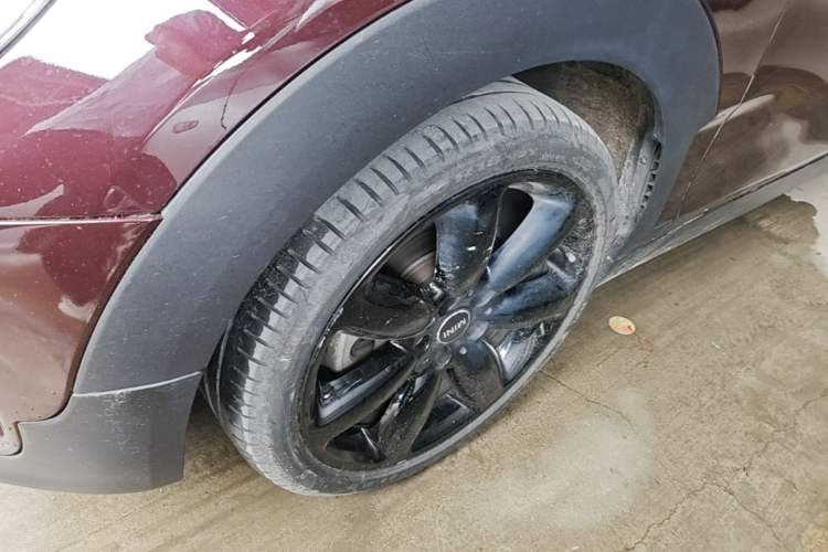Used MINI Clubman 2016 Revised Version 1.5T COOPER Connoisseur Edition Left Front Wheel Hub
