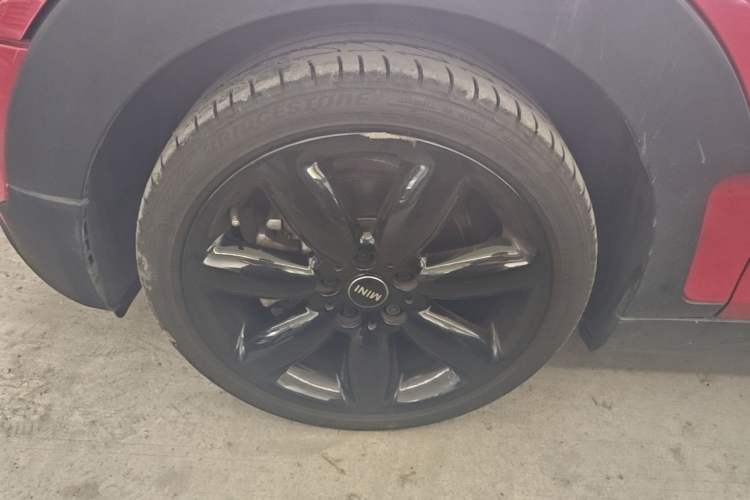Used MINI Clubman 2016 Revised Version 1.5T COOPER Connoisseur Edition Left Front Wheel Hub