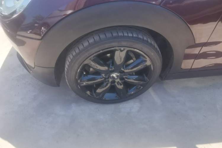 Used MINI Clubman 2016 Revised Version 1.5T COOPER Connoisseur Edition Left Front Wheel Hub