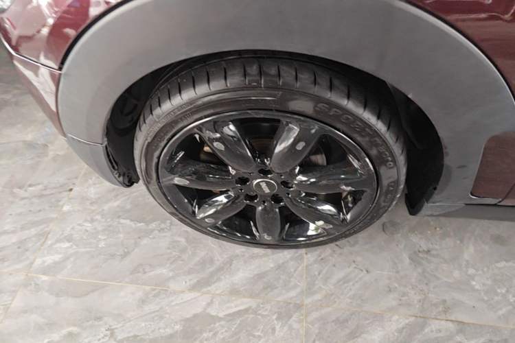 Used MINI Clubman 2016 Revised Version 1.5T COOPER Connoisseur Edition Left Front Wheel Hub
