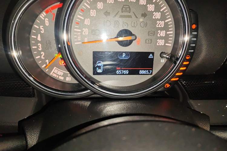 Used MINI Clubman 2016 Revised 2.0T COOPER S Odometer Close Up