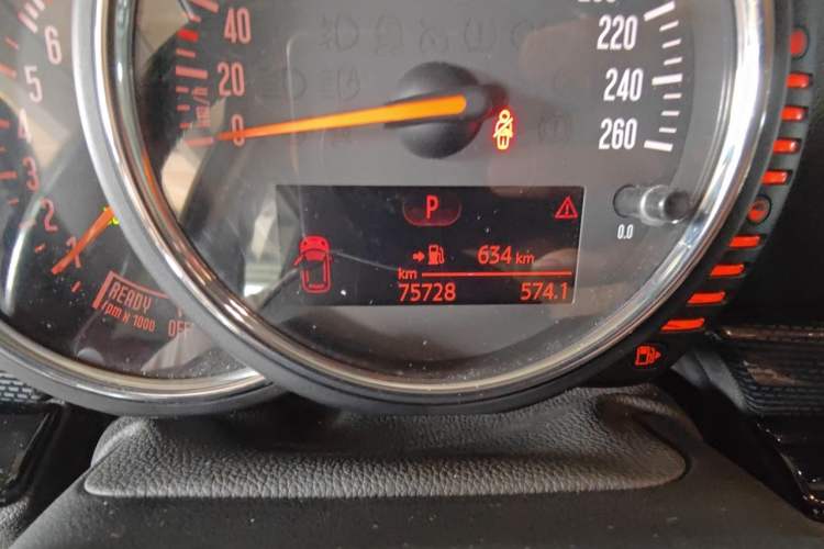 Used MINI Clubman 2016 Revised Version 2.0T COOPER S Geek Edition Odometer Close Up