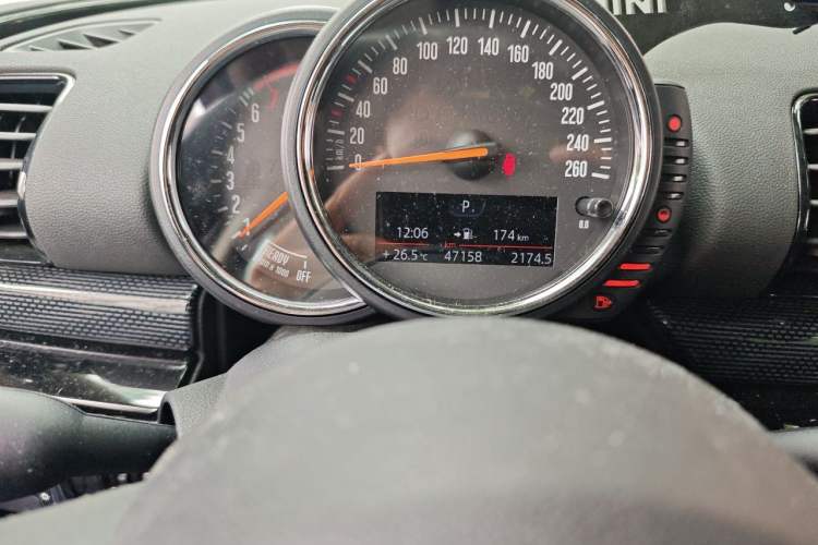 Used MINI Clubman 2016 1.5T COOPER Odometer Close Up