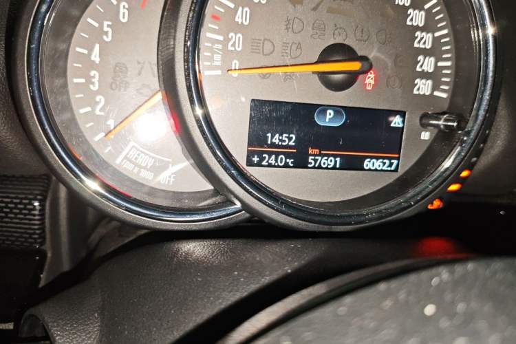 Used MINI Clubman 2016 Revised 1.5T COOPER Odometer Close Up