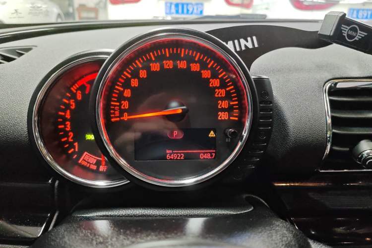 Used MINI Clubman 2016 Revised Version 1.5T COOPER Connoisseur Edition Odometer Close Up