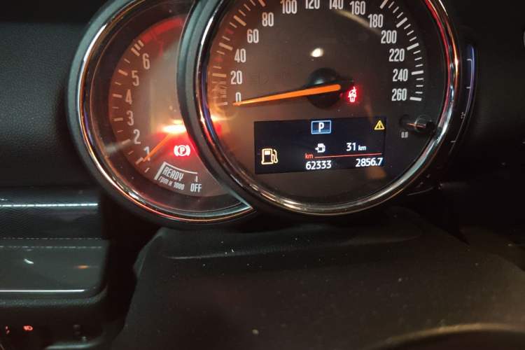 Used MINI Clubman 2016 Updated 1.5T COOPER Geek Edition Odometer Close Up