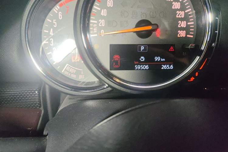 Used MINI Clubman 2016 Revised Version 1.5T COOPER Connoisseur Edition Odometer Close Up