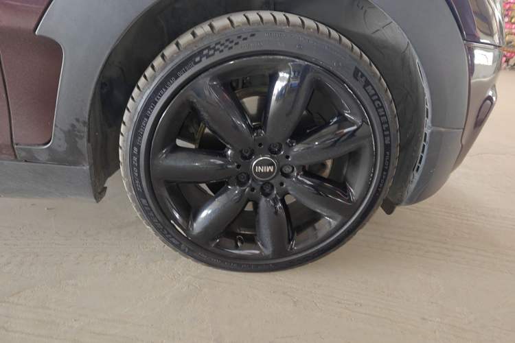 Used MINI Clubman 2016 Revised Version 2.0T COOPER S Geek Edition Right Front Wheel Hub