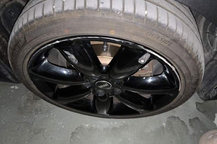 Used MINI Clubman 2016 Revised Version 1.5T COOPER Connoisseur Edition Right Front Wheel Hub