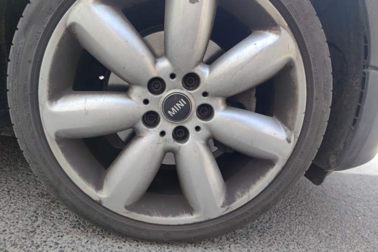 Used MINI Clubman 2016 Revised Version 1.5T COOPER Connoisseur Edition Right Front Wheel Hub